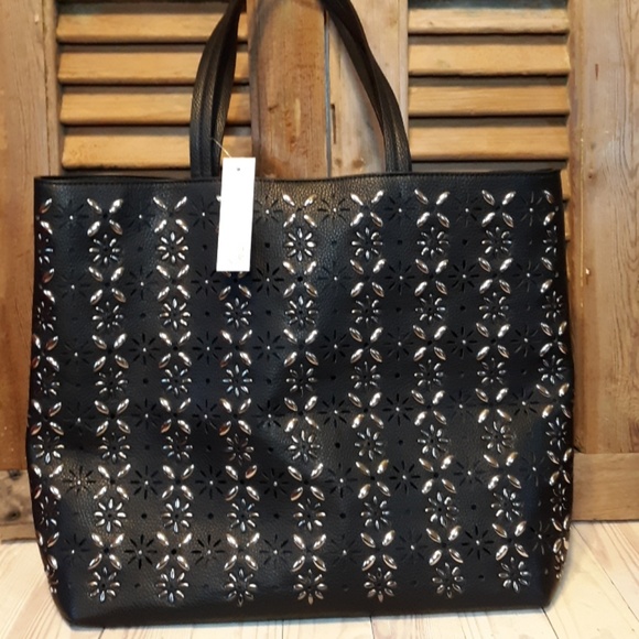 Chelsea28 Handbags - *NWT & ON SALE!!* CHELSEA28 Black Large Tote